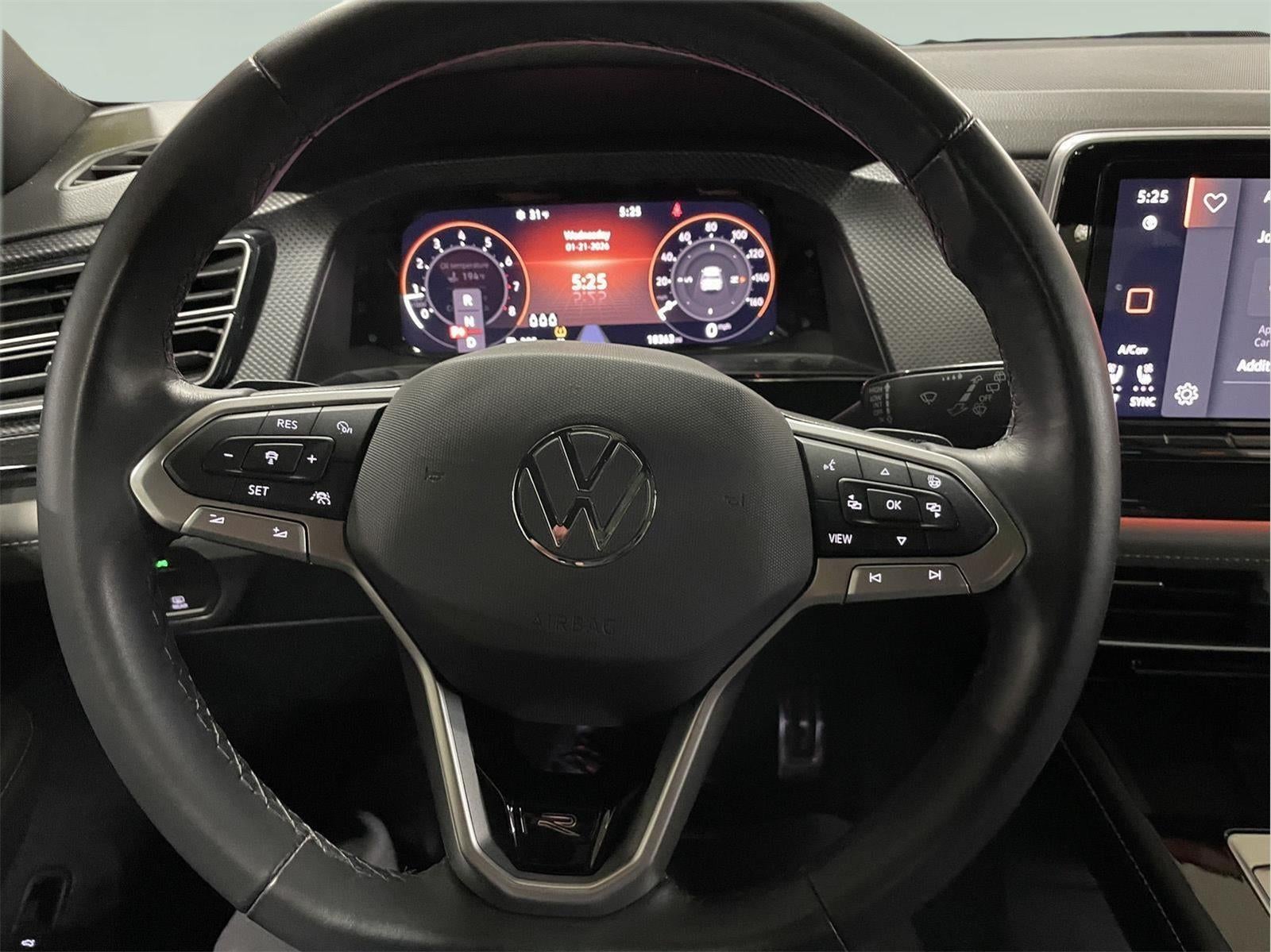 2024 Volkswagen Atlas Cross Sport 2.0T SEL R-Line