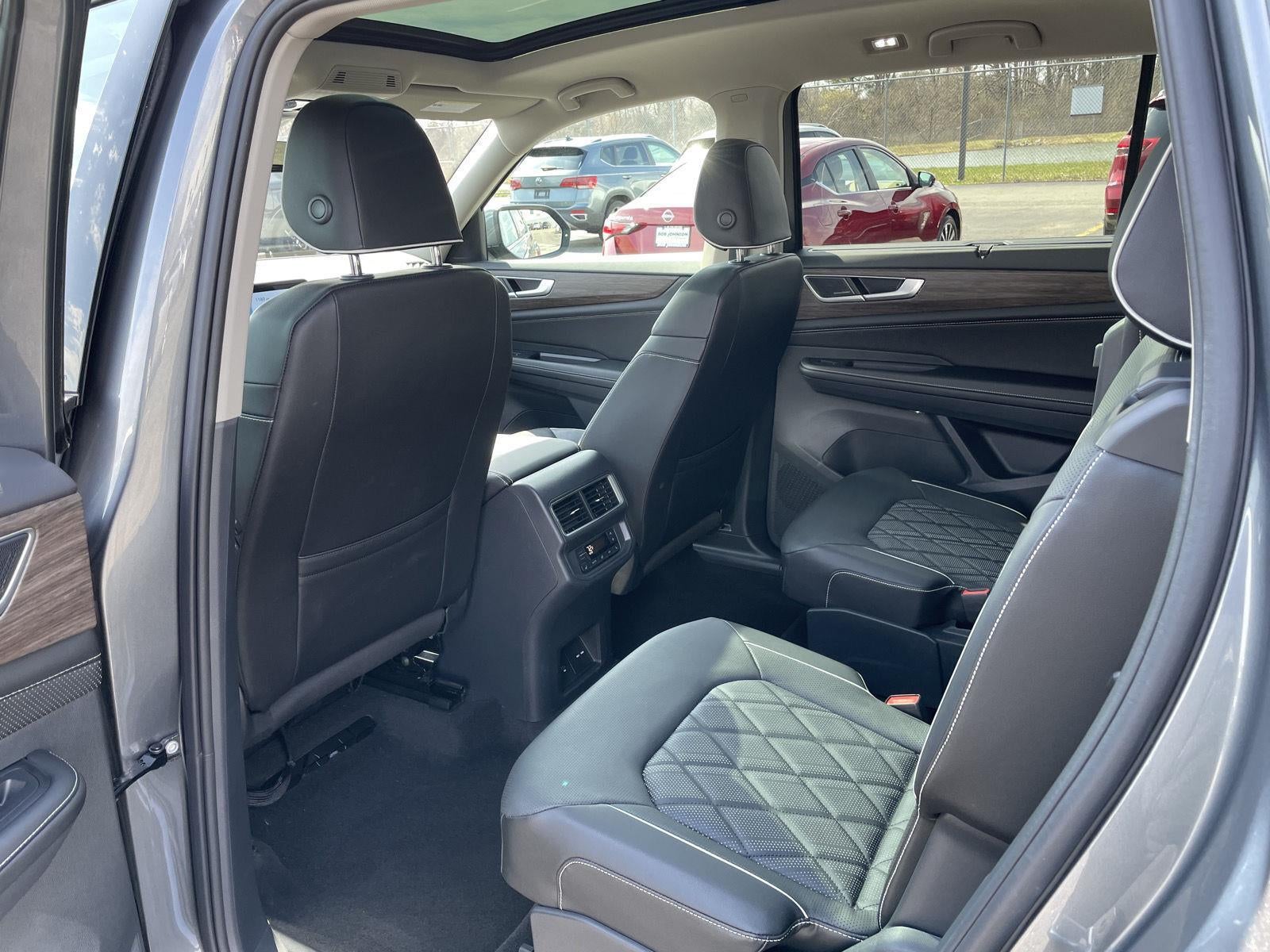 2024 Volkswagen Atlas 2.0T SEL Premium R-Line