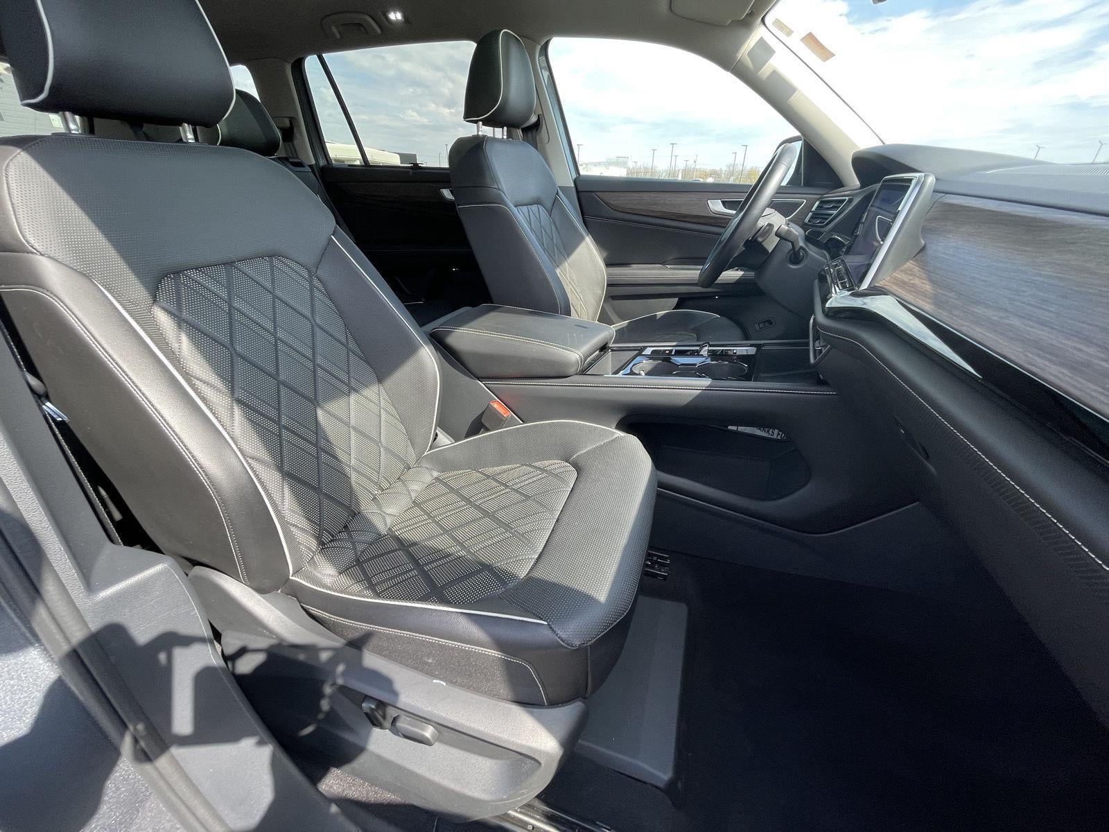 2024 Volkswagen Atlas 2.0T SEL Premium R-Line