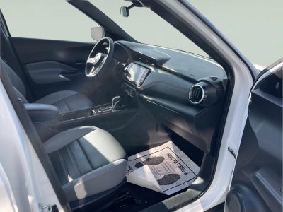 2022 Nissan Kicks SR
