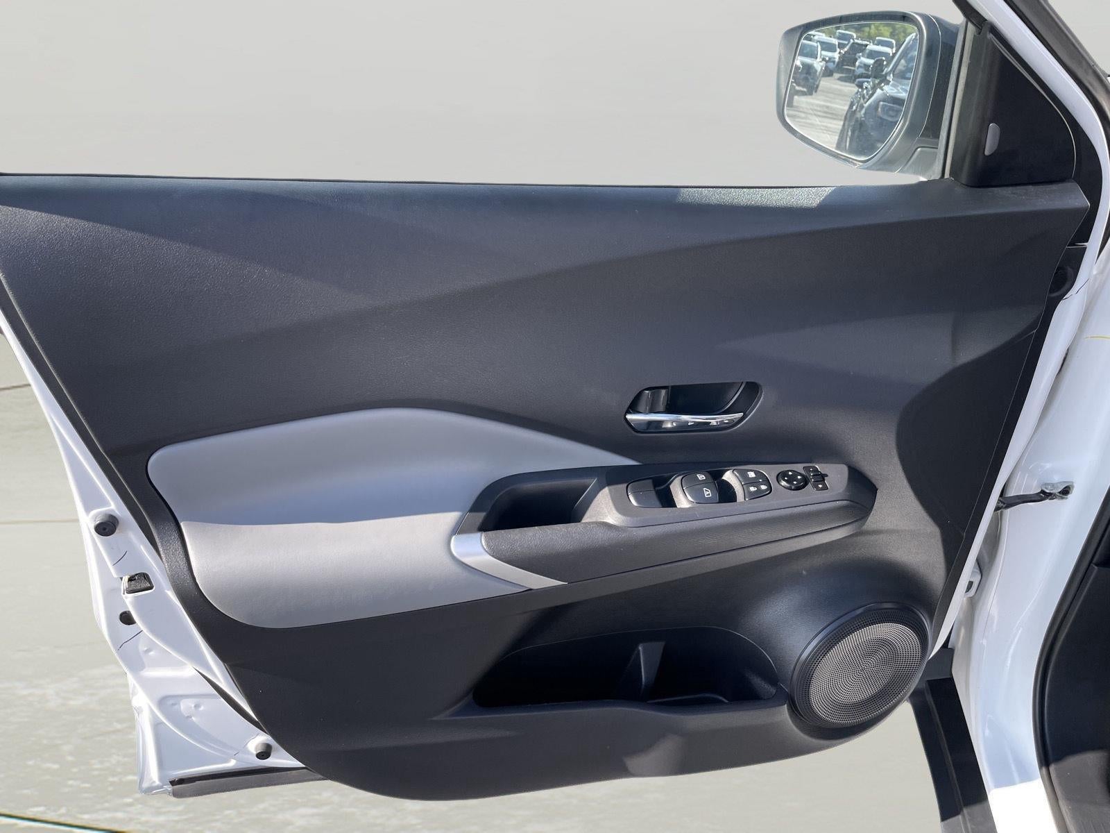 2022 Nissan Kicks SR