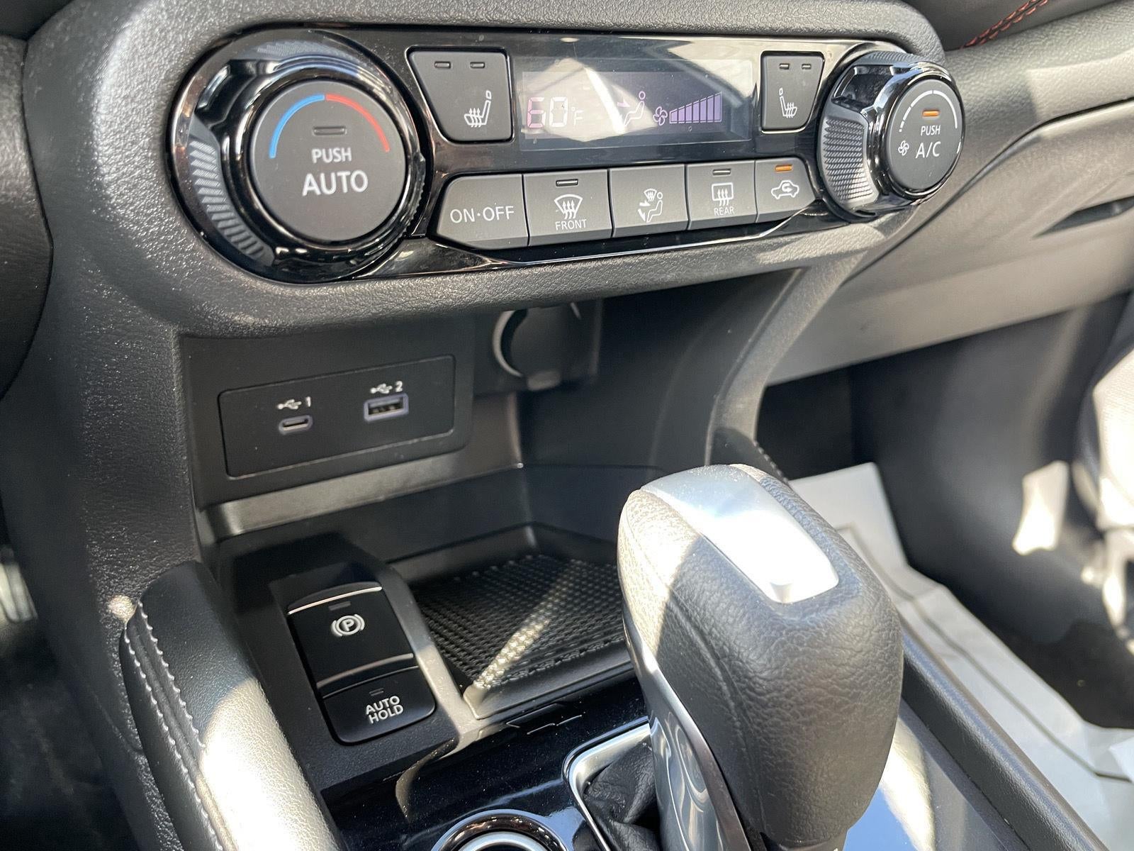 2022 Nissan Kicks SR