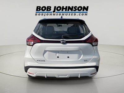 2022 Nissan Kicks SR