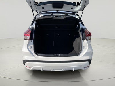 2022 Nissan Kicks SR